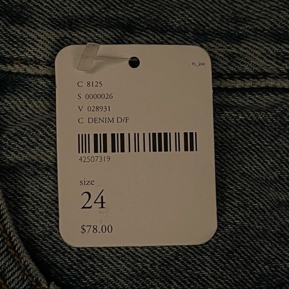 - ⭐️Free People-⭐️Jean Shorts Denim Frayed Edges Size 24 NWT! - Picture 3 of 15